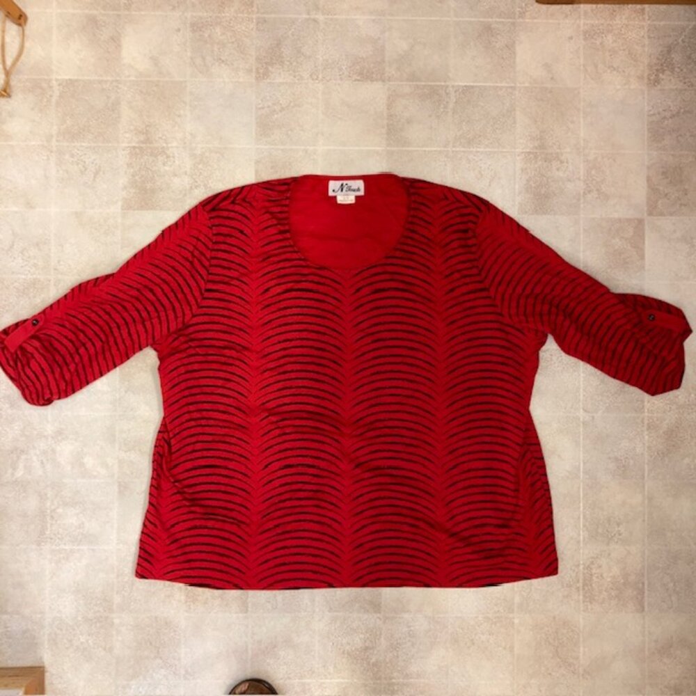 N TOUCH RED ANIMAL PRINT PLUS 3X PULLOVER LONGSLEEVE TOP